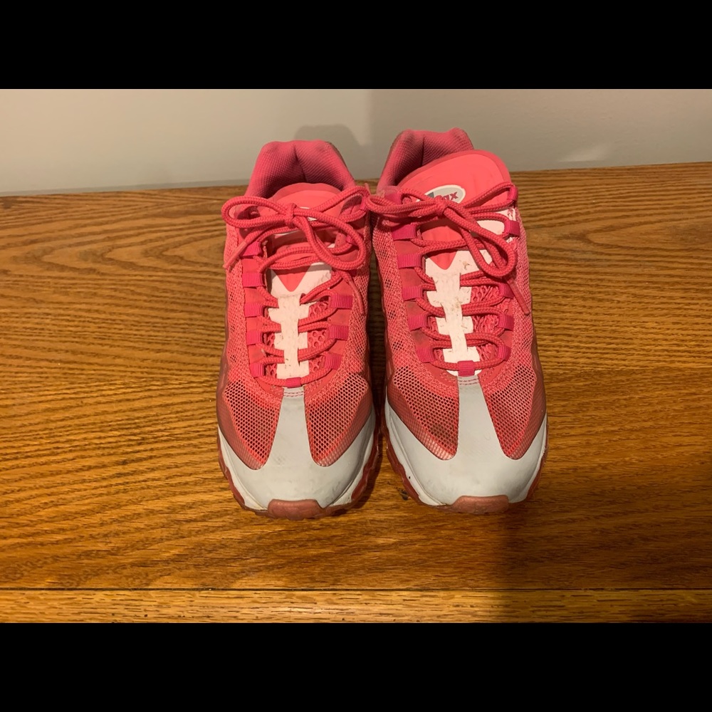 Girl’s Nike AirMax Sneakers